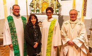Amtseinführung von Pfarrer und Pfarrvorständinnen in der neuen Pfarre An der Salzach