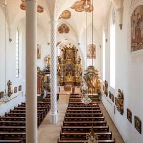 Vöcklamarkt: Innensanierung der Pfarrkirche sowie Neugestaltung des Altarraumes und der Taufkapelle 