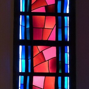 Kirchenfenster im Altarraum