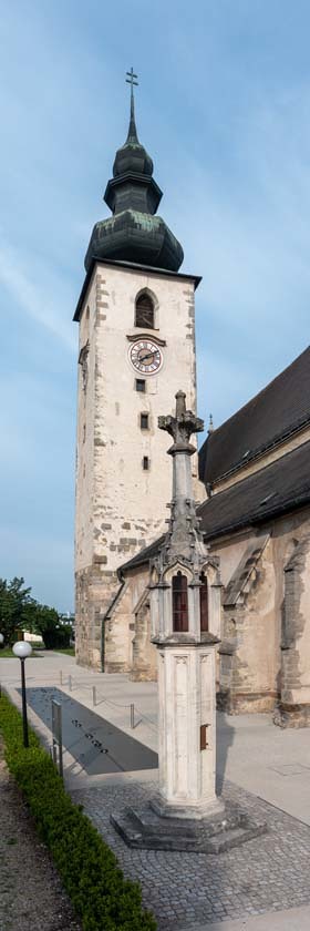 Enns-St. Laurenz: Gestaltung des Vorplatzes der Basilika 